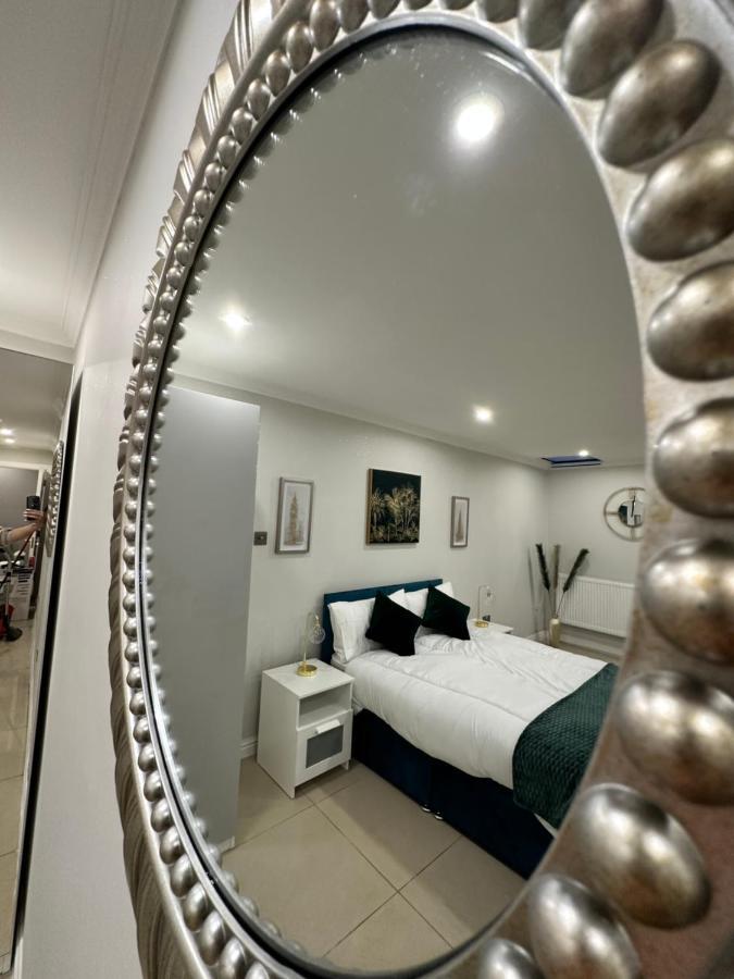 Luxury Studio Apartment Harrow on the Hill Bagian luar foto