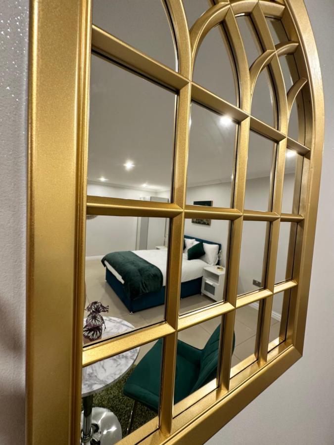 Luxury Studio Apartment Harrow on the Hill Bagian luar foto