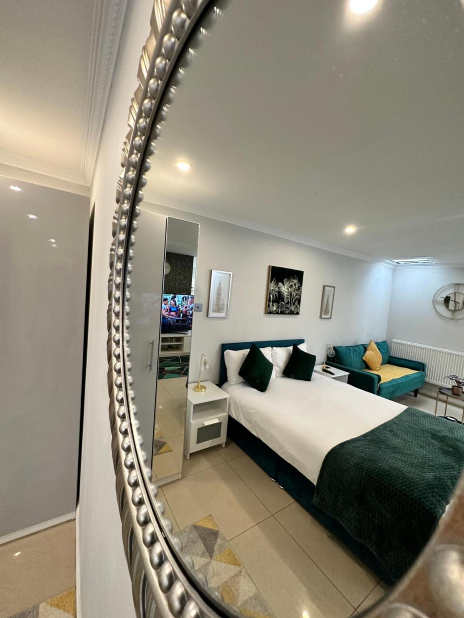 Luxury Studio Apartment Harrow on the Hill Bagian luar foto