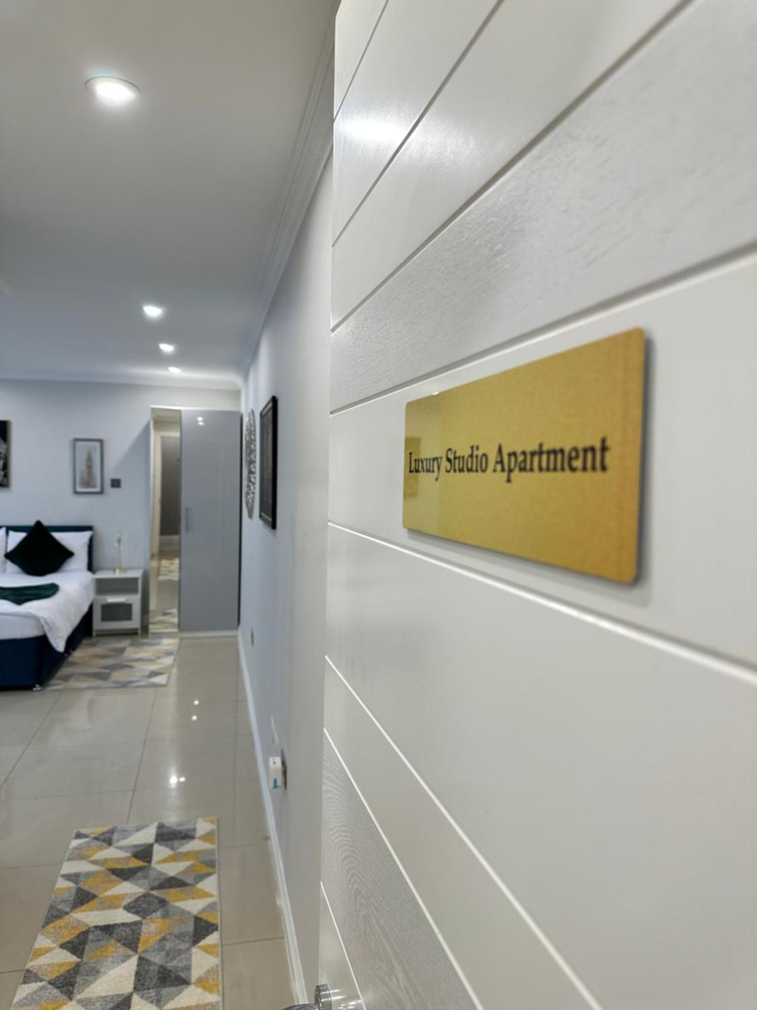 Luxury Studio Apartment Harrow on the Hill Bagian luar foto