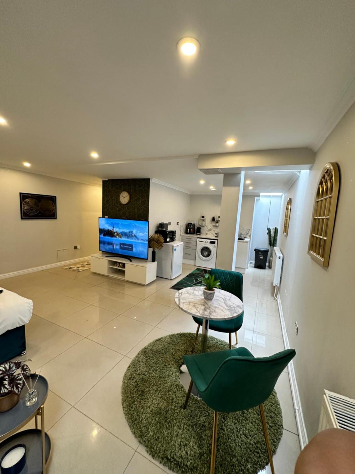 Luxury Studio Apartment Harrow on the Hill Bagian luar foto